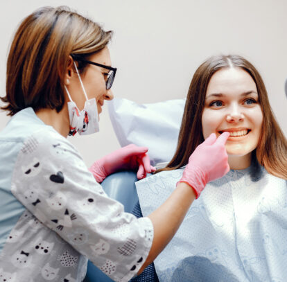 Which Is Better for Scaling Teeth: Ultrasonic or Manual